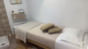 Independent Studio Room, with equipped mini kitchen and private patio. - Image 2