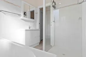 Ulladulla - Sleeps 8! Pet Friendly! WIFI! Aircon!\nflat yard for pets and kids. - Image 4