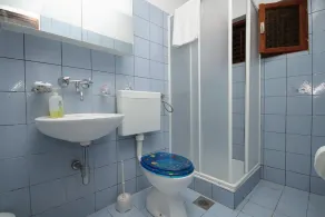 Apartamento para dos personas en la playa Zavalatica, Korcula (A-9315-b) - Image 3