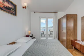 Seafront apartments Marija with terrace and mooring - Image 3