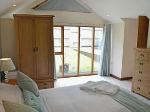 2 bedroom accommodation in Swan Pool, near Falmouth - Image 5