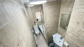 Modern Apartment \"Woodleigh\" Sleeps 4 - Image 3