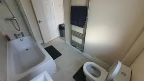 Spacious 3-bedroom home in Birmingham with driveway parking - Image 3