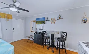 Continental Motel - studio with kitchenette close to beach - Image 4