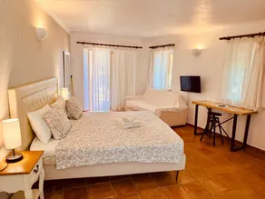 Seaview studio apartment sleeps 3 with pool - Image 4