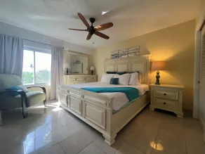 Oceanview Luxury Condo – Beach, Pool, Gym & Yacht Club - Image 5