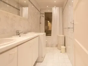 Classic Beach Apartment - Image 2