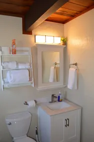 ARCATA ONE BEDROOM- stay near and downtown CalPoly Humboldt - a 13-min stroll - Image 4