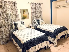 \"Serenity\". Peaceful work-friendly, self-contained suite with mountain view. - Image 2