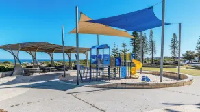 Seaside Stay | 3BR | Fire Pit | opposite Cafe | Sleeps 8 | dog friendly | beach - Image 2