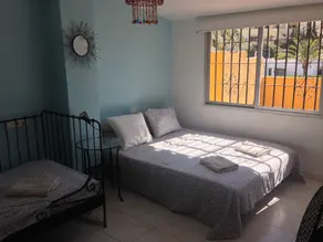 4 Chambre Maison avec piscine près de la ville, la plage et le parc - WiFi gratuit - Image 4