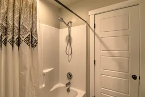 NY Bozone Bliss-Contemporary Town Home (KING Bed) Steps from Meyer's Lake - Image 4