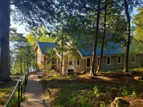 Cabaña exclusiva frente al lago Big Rideau con muelle privado y sauna - Image 4