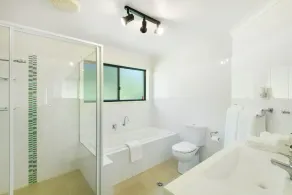 Lorikeet: Blenheim beach house: Coastal oasis - Image 2