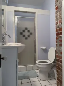 The Painted Lady, a spacious renovated 4BR Victorian - Image 2