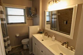 Remodeled Broken Arrow Home -Dogs OK -Safe Location -Fully Privacy Fenced Yard  - Image 4