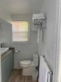 Newly Listed 4-bedroom , 2 bath house with WiFi, AC 10 minute walk to the Falls! - Image 4