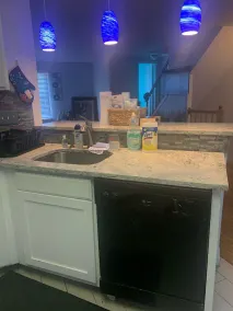 Nice clean townhome in the middle of everything mall, airport, DC, Baltimore ect - Image 3
