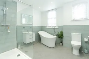 4 bed seaside let with parking\nCentral Broadstairs - Image 3