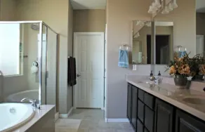 Spacious home w/heated pool, spa.  Close to sport complexes - Image 2