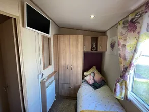 sunset luxury lakeside lodge with hot-tub,3 bedrooms, pet friendly - Image 4