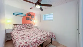 Bedrock Beach House - lakefront hot tub! - Image 4