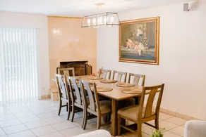 Spacious home 7 minutes away from the beach! - Image 4
