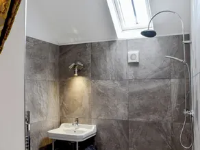 4 bedroom accommodation in Mold - Image 3