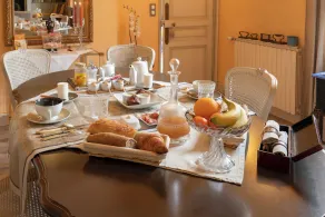 Bed and breakfast with heated pool in season Breakfasts included - Image 3