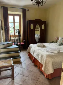 Stunning family villa, nestled within the village of Vorno, south of Lucca - Image 4