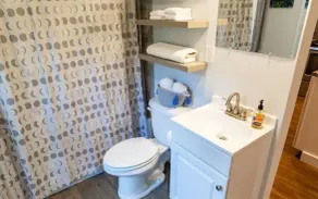 Grand Oaks Cottage: Ideal Location! - Image 3
