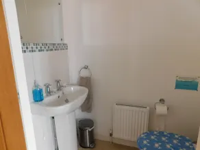 2 Augusta Court - hell, hell und in einem frischen, modernen Stil in einer ruhigen Wohngegend eingerichtet. - Image 3