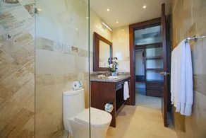 Owner-Rented Contemporary All-Inclusive Tropical Villa - Image 4