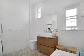 Relaxing Home in Coastal Colours. Close to Bondi Beach. - Image 2