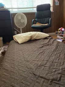 Modest sleeping quarter，cozy quiet private loft. 純過夜不貴的方便小閣樓。 - Image 5
