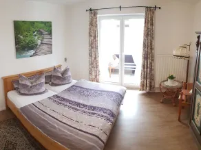 Ferienwohnung Kampenwand, 48 m², 2 Personen, Wohn- u. Schlafzimmer, Küche, Bad, WLAN, Balkon, Nichtraucher - Image 4