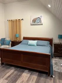 The Loft- second story, 2 bedroom apt with walk out balcony - Image 5