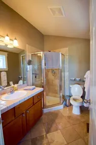 Elegant, airy and bright with vivid views over ship canal, Fremont and beyond. - Image 3