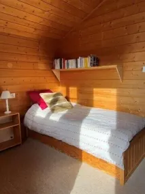 Lovely welcoming, bright and well-maintained cottage with a beautiful view and a small flat south-fa - Image 4