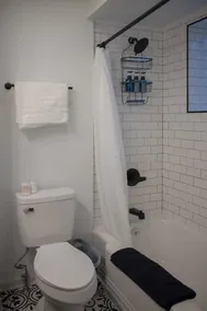 The Avalon (D)- King Bed- Hot Tub- Near OSU - Image 2