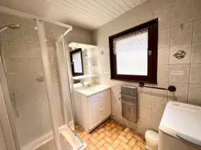 Chalet cosy en bordure de forêt avec wifi, terrasse et équipements complets à Rochesson - Image 2
