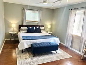 This House Got RIZZ - Recently Renovated Lake Thompson Canal Home - Image 3