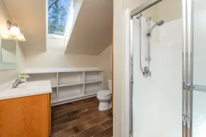 Windward - Enjoy privacy, comfortable living spaces, and easy water access - Image 3