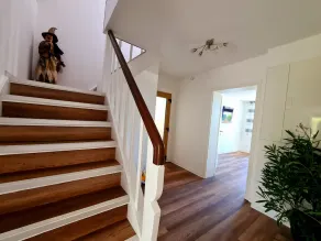 Newly renovated vacation home with large garden and terrace - Image 3