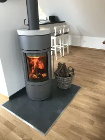 Helle Dachgeschoßwohnung mit Kamin - Image 2