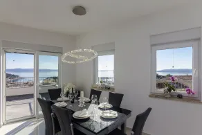 FLEXIBLE ARRIVAL! Fantastic penthouse with terrace and sea view, three bedrooms - Image 5