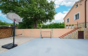 Pet friendly home in Labin - Image 2