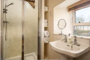 Shepherds Retreat - Self catering accommodation sleeping 4 guests in 2 bedrooms - Image 3