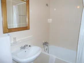 bed & Breakfast - Image 2