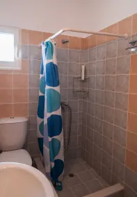 Felicia s sun-side house, maison cycladique au bord de la plage, véritable hospitalité du propriétaire - Image 2